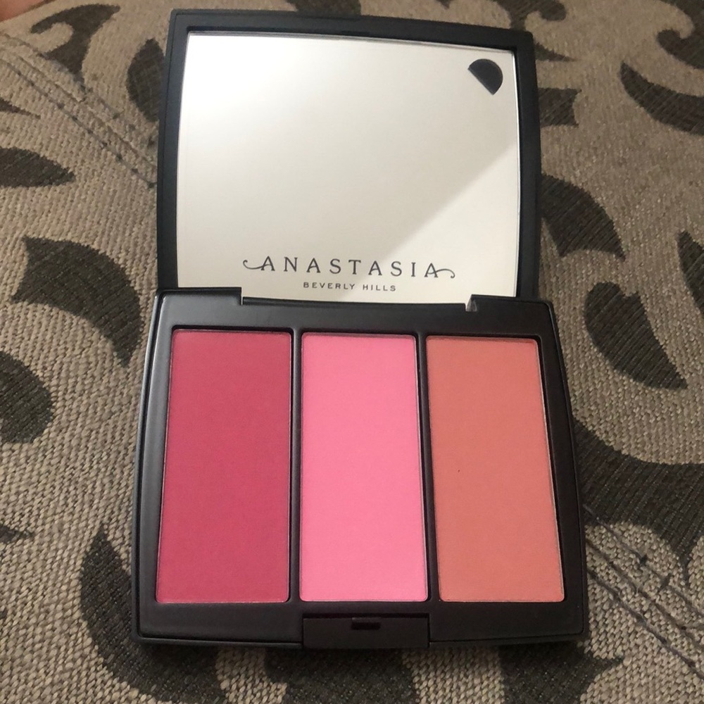 Brand new Anastasia Blush Trio